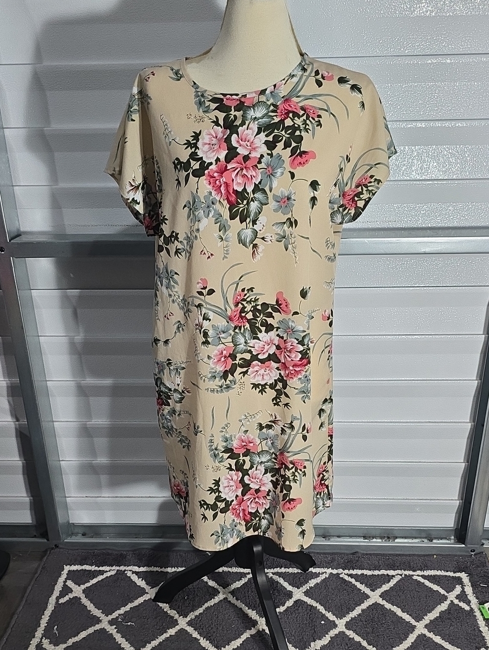 SHEIN Beige Floral Short Sleeve Shift Dress with Pink & Green Blooms Size 0XL
